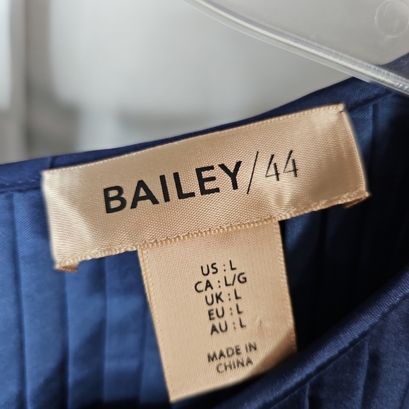 Bailey 44 Blue Top Size Large NWT - Picture 2 of 6